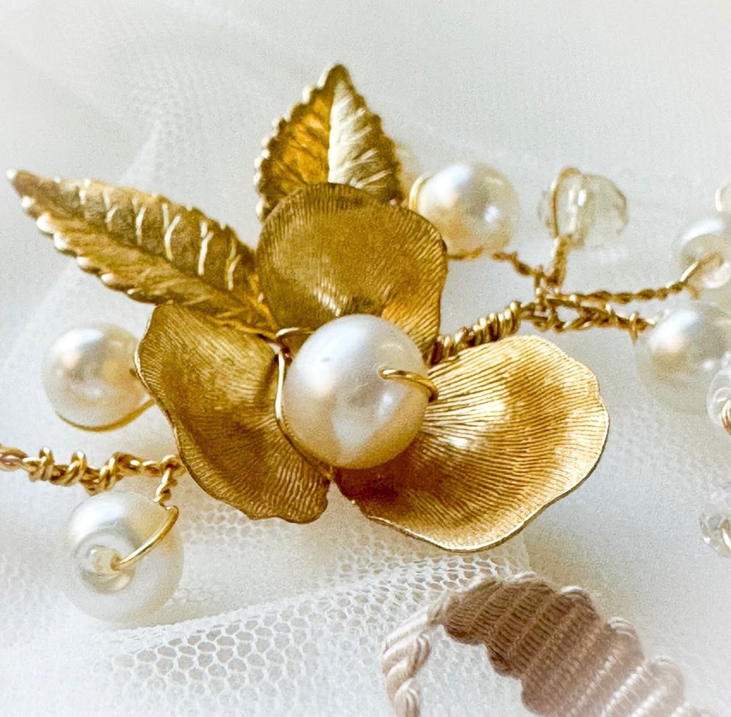 brass flower detail on gilded age bridal hairvine