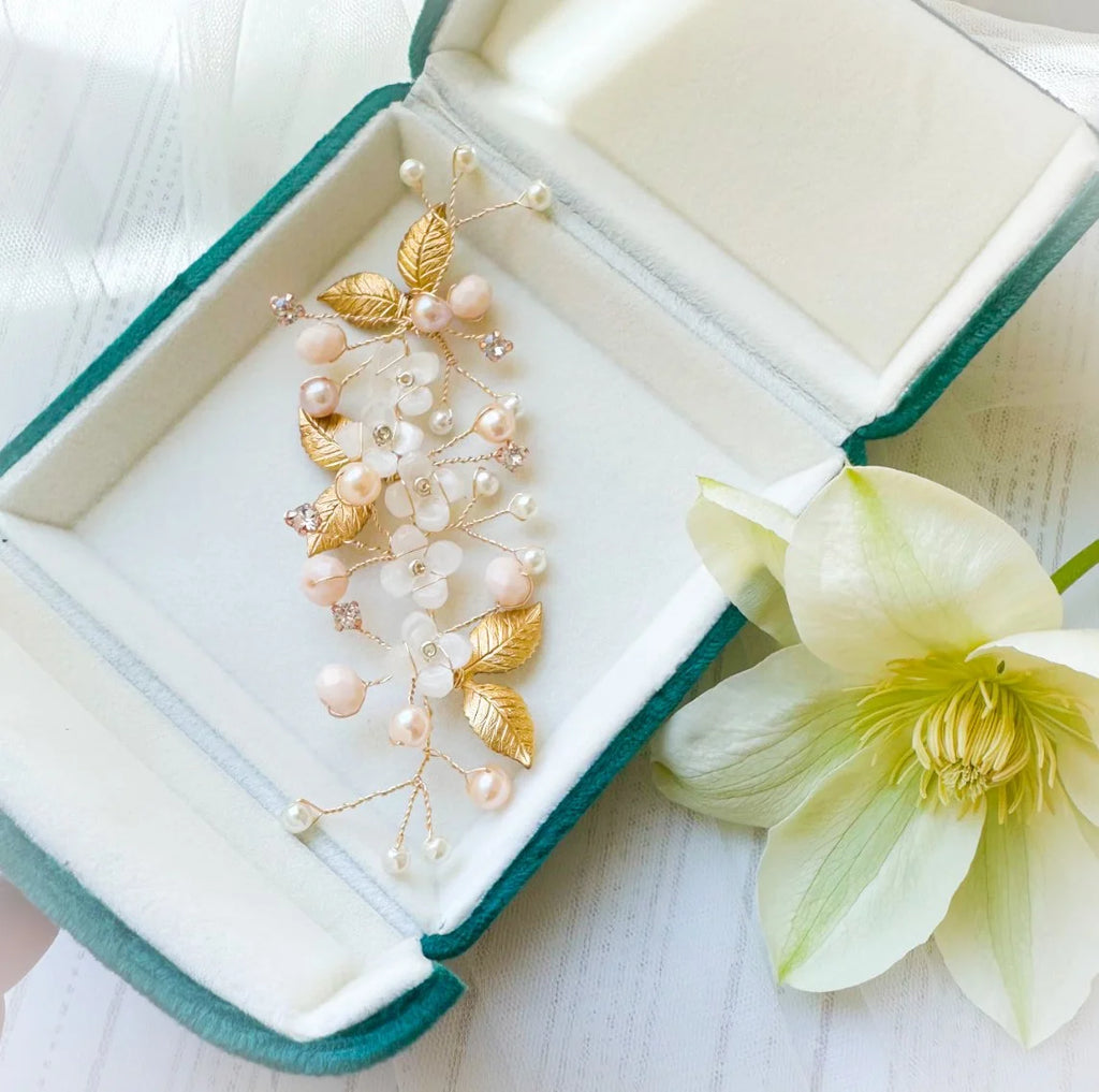 Hairvine Adornment Pearls White Flower Velvet Box